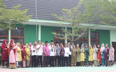 Usai Upacara Hari Kesaktian Pancasila, Keluarga Besar MAN Kota Solok Sampaikan Ucapan Hari Jadi ke-81 Sumatera Barat