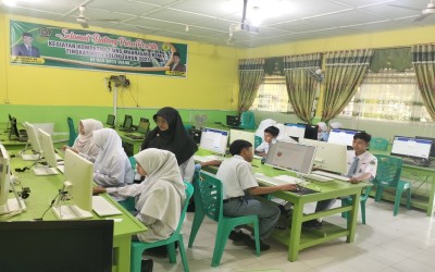 Simulasi Hari Pertama ANBK Literasi di MAN Kota Solok Berjalan Lancar