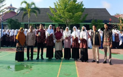 Kegiatan Kamis Pagi MAN Kota Solok: Pembiasaan Latihan Khutbah, Penyerahan Trofi Prestasi, hingga Sosialisasi Sedekah Subuh BAZNAS