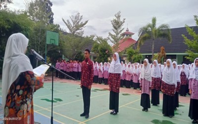 20 Siswa MAN Kota Solok Dilantik sebagai Pengurus OSIM, Plt. Kepala Kemenag Sampaikan Pesan Moral