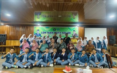 Tumbuhkan Jiwa Pemimpin Berakhlak Mulia, OSIM MAN Kota Solok Gelar LDK di Pesisir Selatan